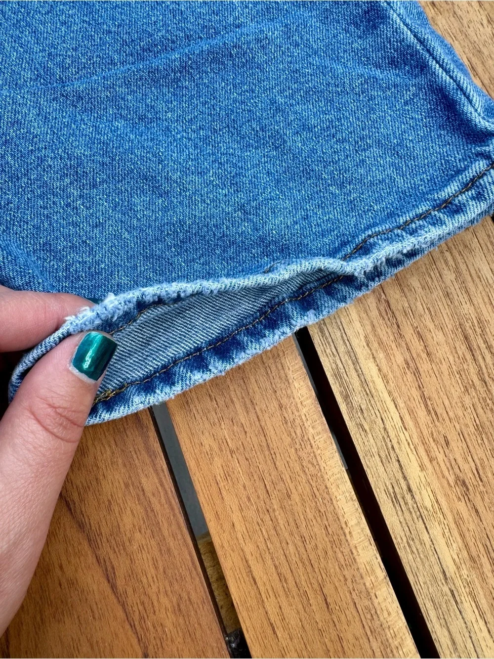 S.O.N.G. 90’s Boyfriend Jeans in Light Blue - Distressed High-Rise Denim